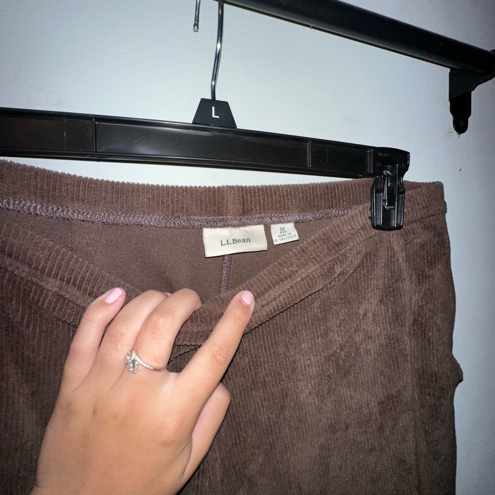 LL BEAN SUUUUPER SOFT CORDUROY STRETCHY PANT SIZE MEDIUM
